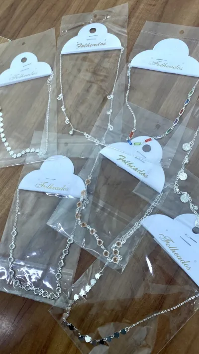 GLEE — COLAR CHOKER FOLHEADO