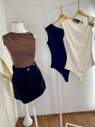 GLEE — BODY FEMININO ADULTO SEM MANGA FIVELA